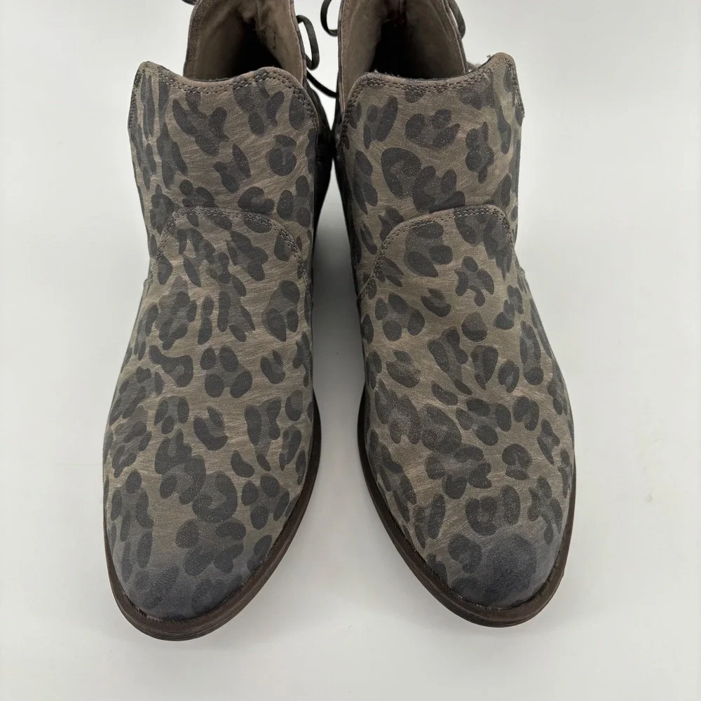 Very G Women Ankle Boots 10 Gray Leopard Print Lace Up Back Block Heel Boho Chic